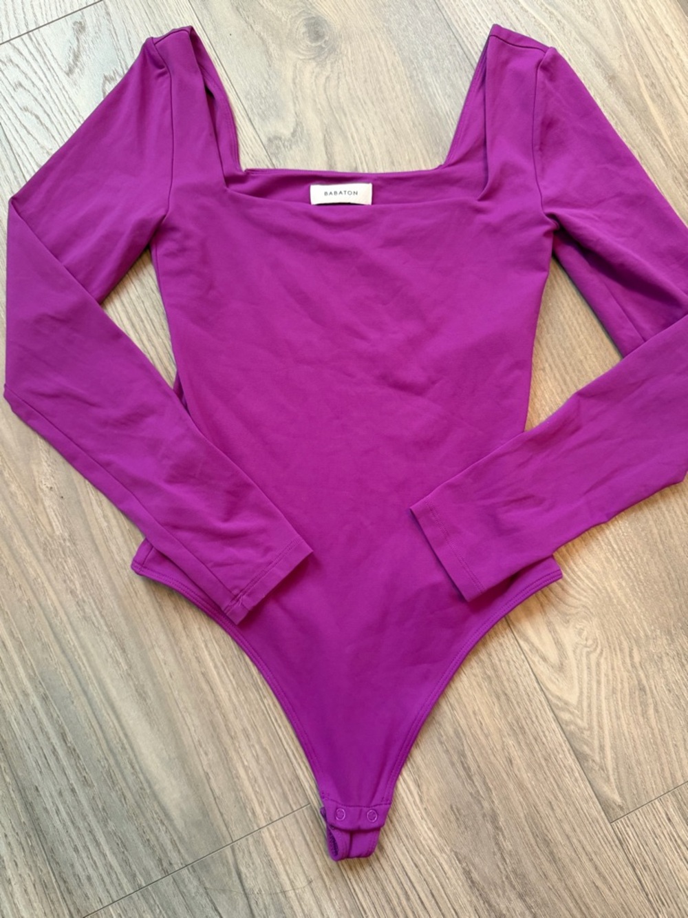 Babaton Aritzia Contour Squareneck Long Sleeve Bodysuit Magenta - Size Small